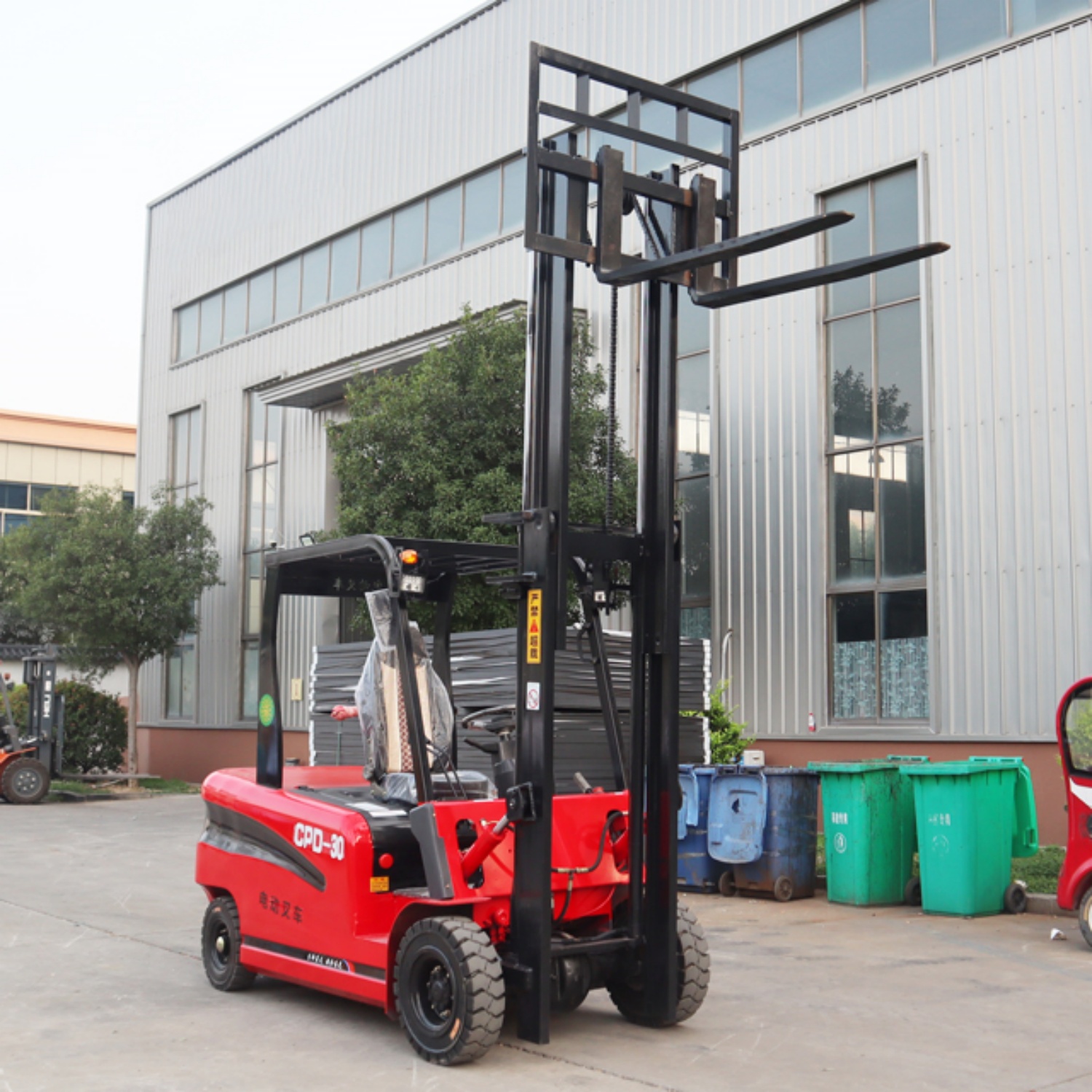 رافعة شوكية كهربائية مخصصة بحم - مراجعة Heavy Equipment Logistics وسعره