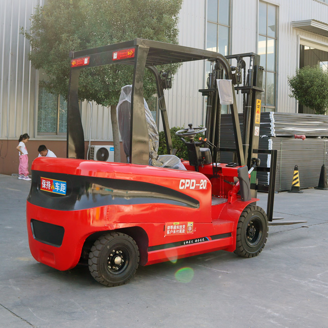 رافعة شوكية مخصصة بحمولة 2.0 ط - مراجعة Heavy Equipment Logistics وسعره
